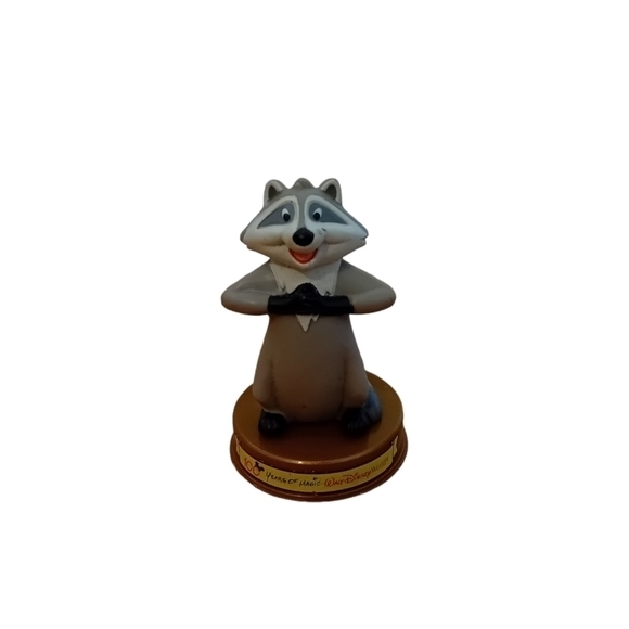 2002‎ McDonalds Disney Pocahontas 100 Years Of Magic Figurine Meeko Raccoon 3" - Picture 1 of 3
